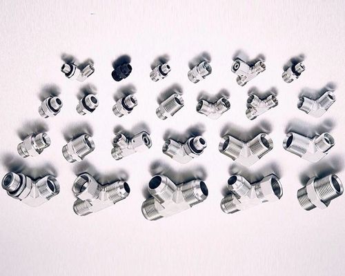 Dispositivo per tubi idraulici a foglio galvanizzato